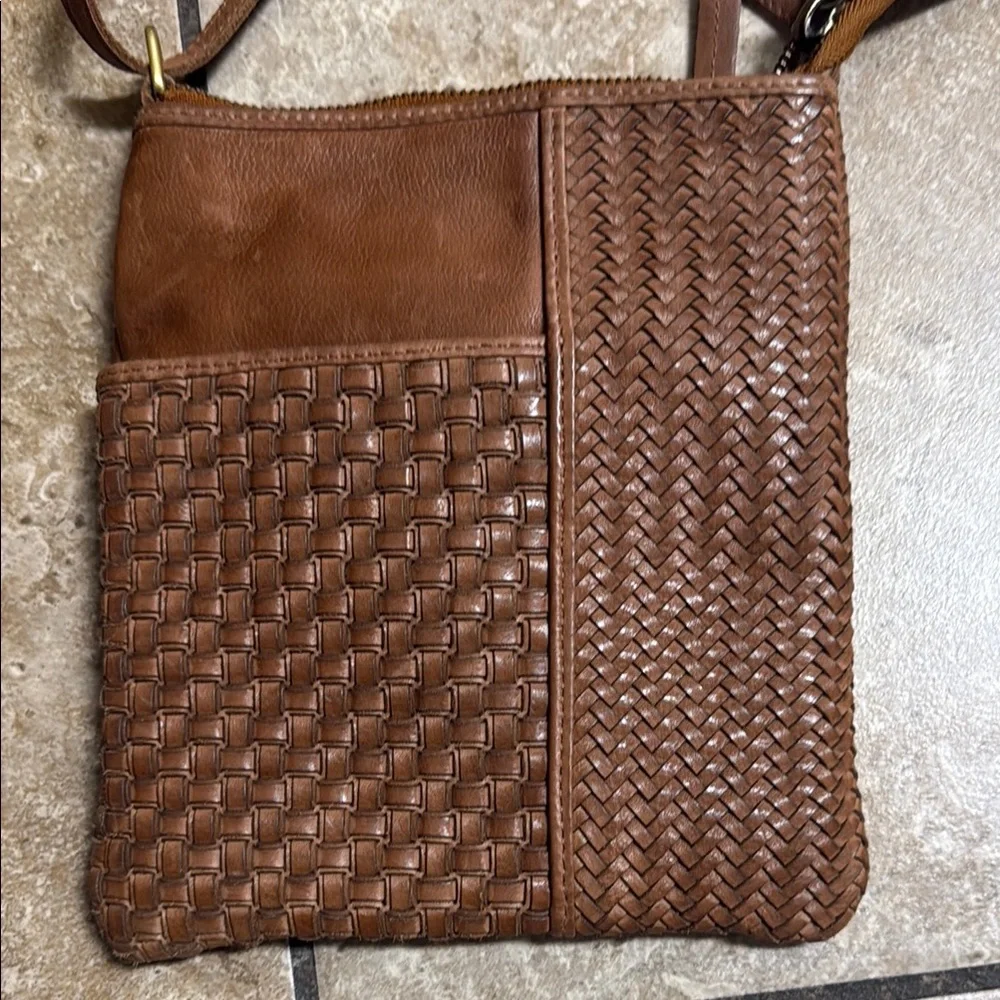 Classic Brown Leather Messenger Bag with Adjustable Strap